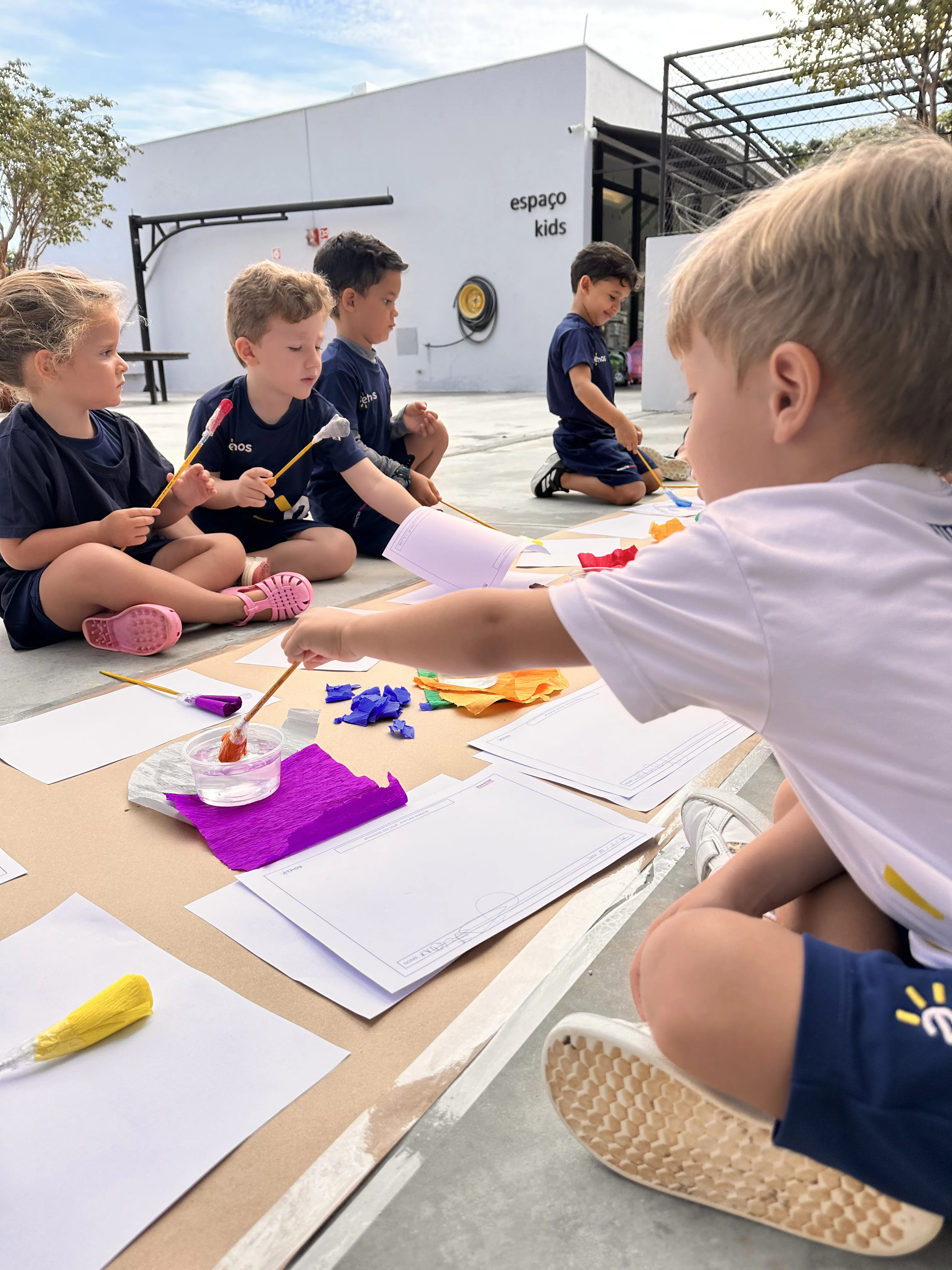 Atividade artística desenvolvida pelas crianças na Escola Ethos.