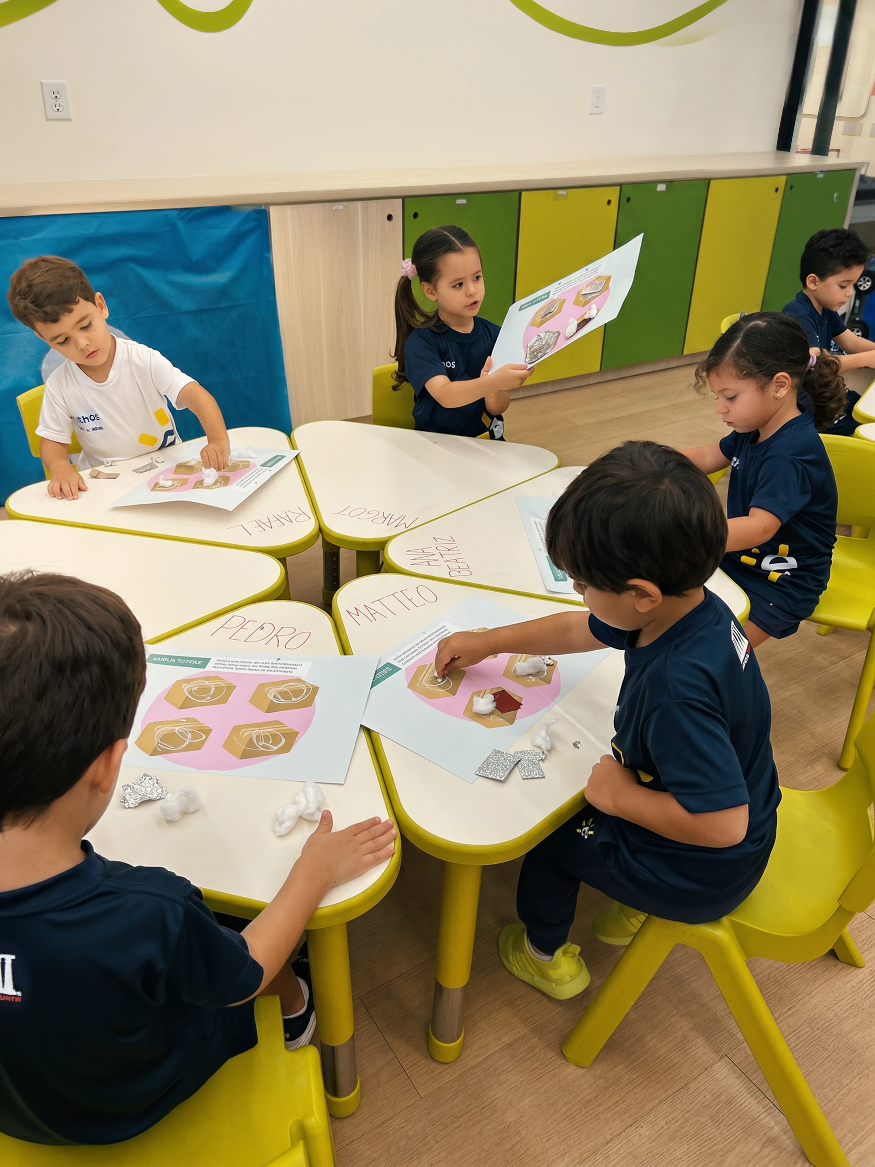 Momento de aprendizagem e acolhimento na Escola Ethos.